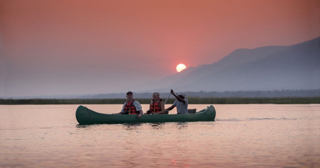 CANOE-Zambezi-Expeditions-Mana-Pools-National-Park-Zimbabwe-Safari-Tented-Camp-African-Bush-Camps-Canoe-Sunset-Zambezi-River-1-44-1024x679